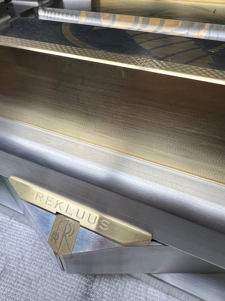 Rekkluus's tweet photo. 250 hrs of labor

Precise 
One of a kind 
Old school Craftsmanship https://t.co/oNu9hcbLNz