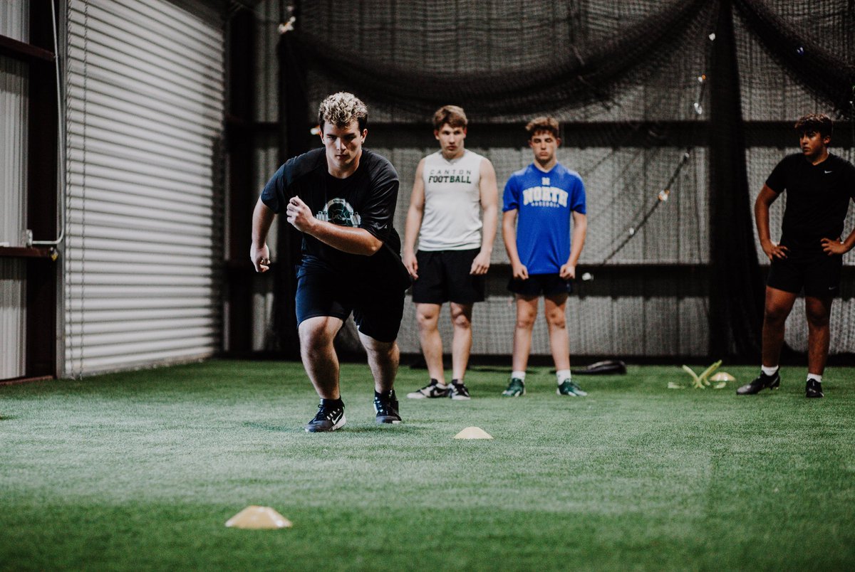 JGatlin2028's tweet image. Getting a spring break session in 
@ReBirthperform 

#prospect2028 #offensivetackle