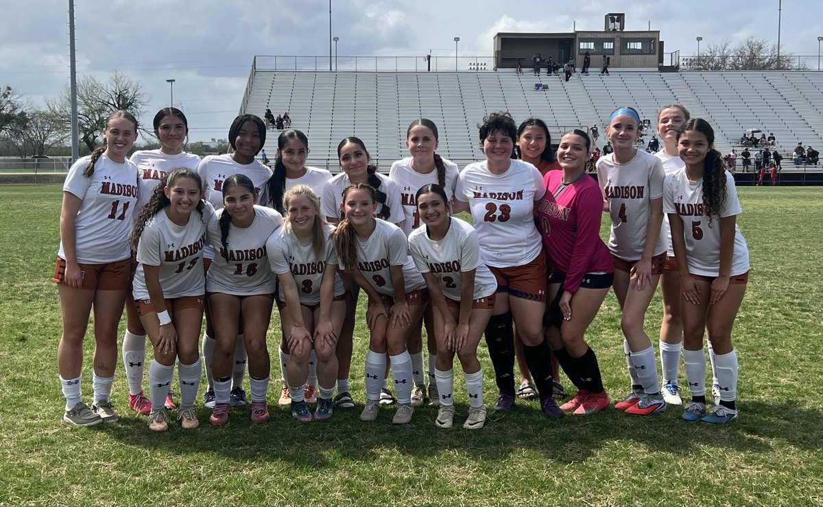 SAmavs_GSoccer's tweet photo. Girls clinched the final playoff spot today with a win over Roosevelt!! Keep putting in work ladies and onto the next one!! ⚽️🥅⚽️🥅⚽️ https://t.co/QY4bf4q7vC