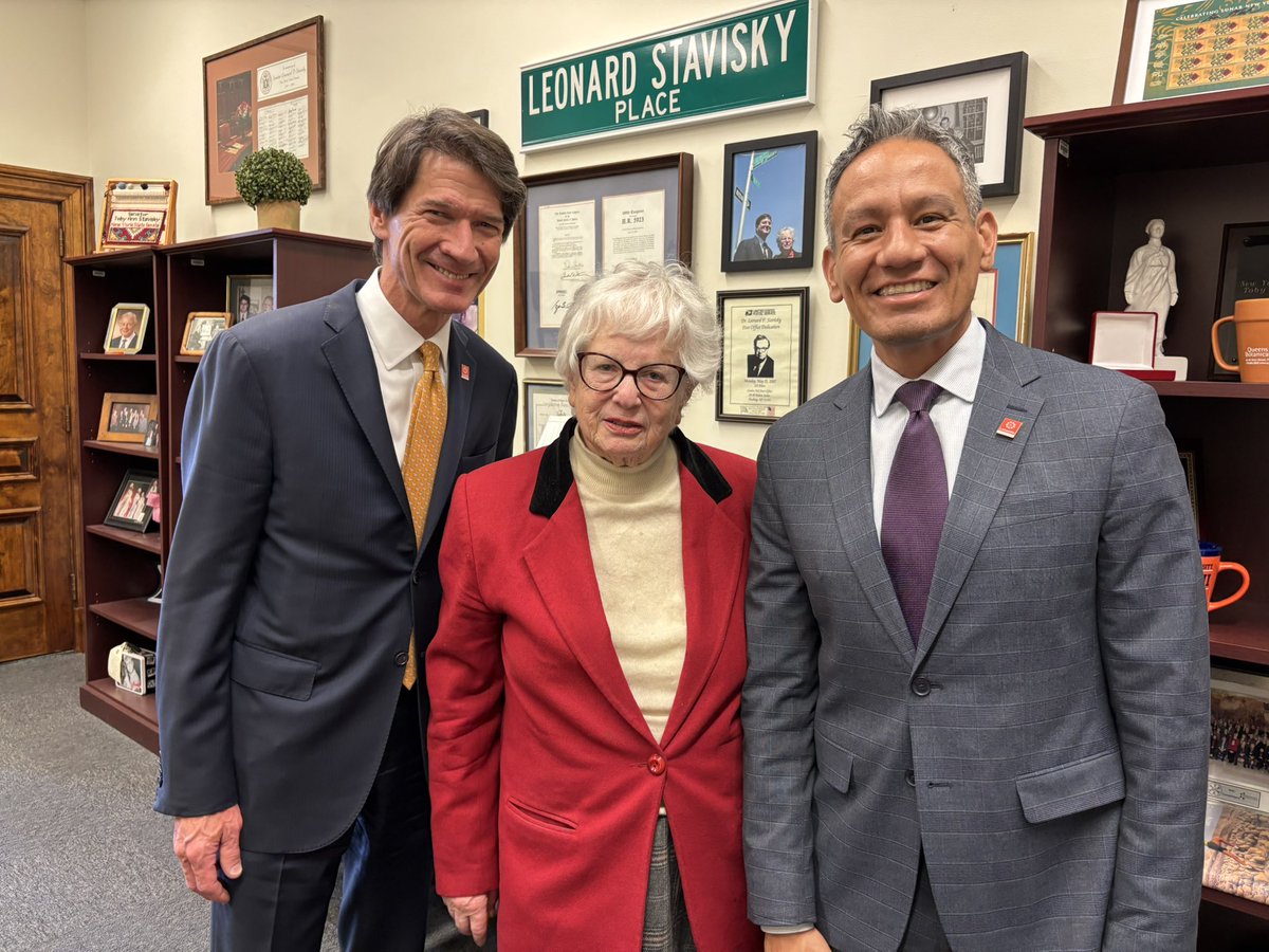 LaGuardiaCC's tweet photo. Meeting today with Senate Higher Education Chair @tobystavisky in Albany regarding #CUNY legislative priorities. Thank you for your support. https://t.co/KUIv8X7uxc
