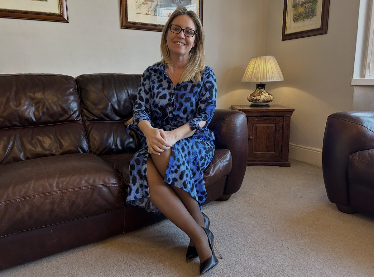 smokeyplaces20's tweet photo. Long busy day at work, but here’s my office outfit for today 😊
Dancing Leopard dress, Wolford dark tights and comfy heels 👠
https://t.co/sp12xLswWR
#OfficeStyle #OOTDToday #WorkwearLook #UKStyleDaily #HeelsAndTights https://t.co/YTumOKH1Ww