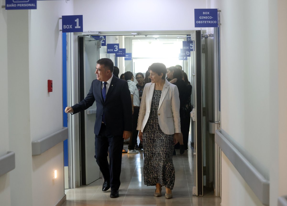 ximenaguilera's tweet photo. ¡Entregamos un nuevo CESFAM para la comuna de Santiago! Participé en la ceremonia de inauguración del Centro de Salud Familiar Erasmo Escala, un establecimiento que beneficiará a más de 30 mil personas, ayudando a descongestionar la red del sector norte de la comuna. https://t.co/XMvo1MDo2F