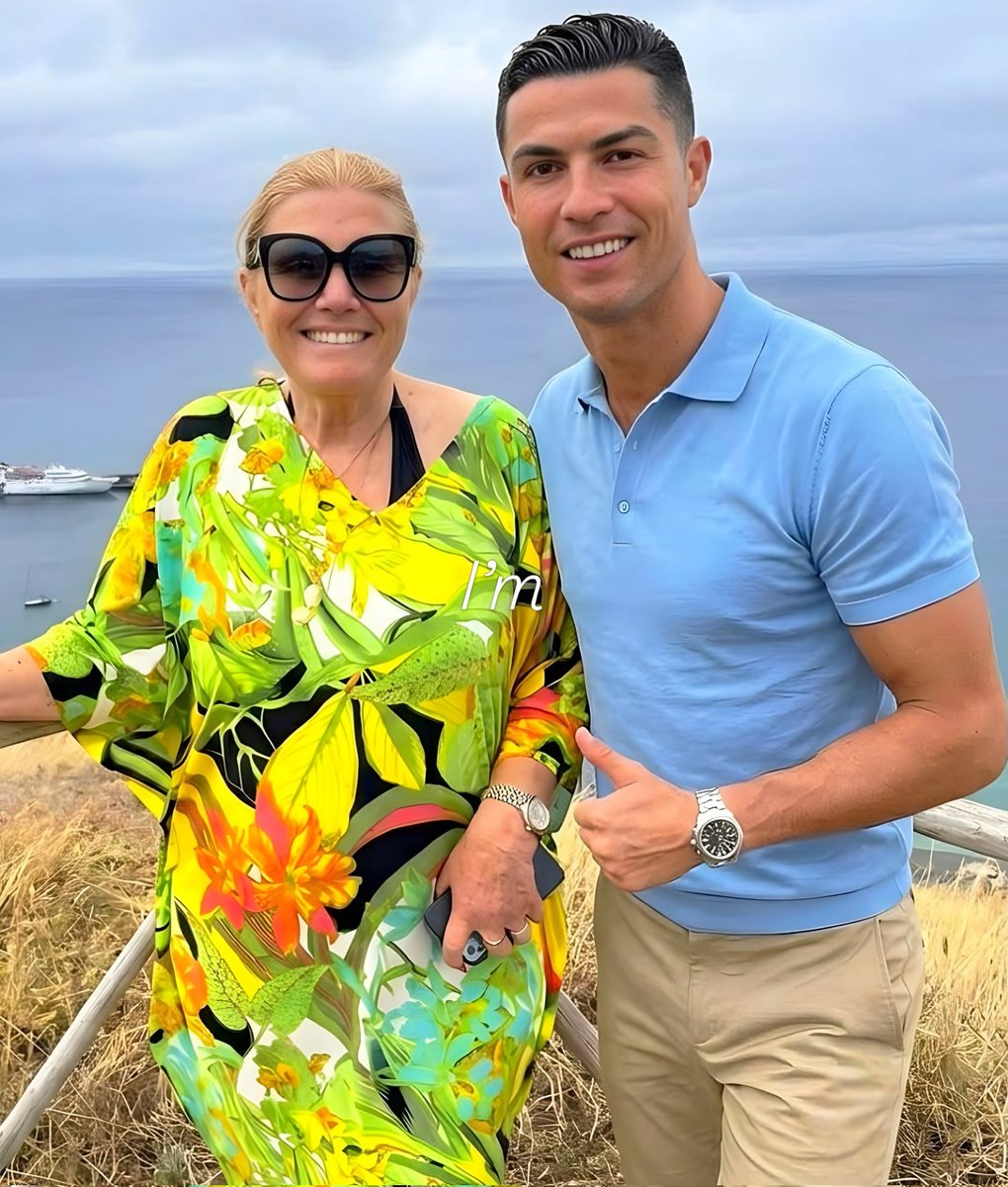 Behind every great man is a strong mother. ❤️
Cristiano Ronaldo.