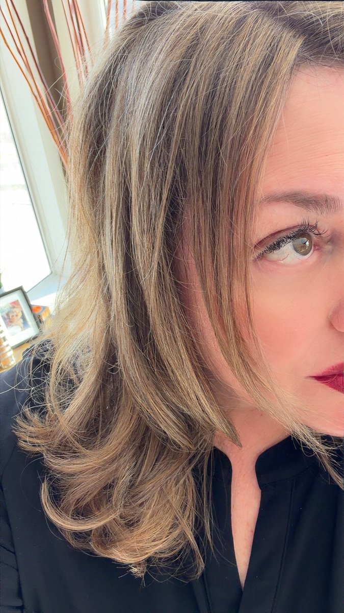 SmileyYYC's tweet image. Always love a visit to the #HairSalon
#Highlights #Lowlights #calgary 

A spring tuneup 🤗