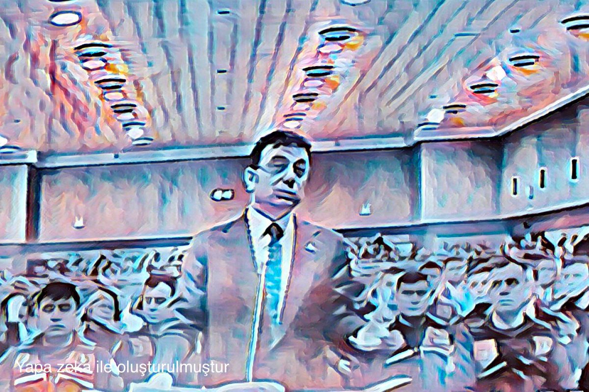 Ben bu ülkenin birinci partisinin cumhurbaşkanı adayıyım. Gelecek dönemde bu ülkeyi yönetecek partinin cumhurbaşkanı adayıyım.