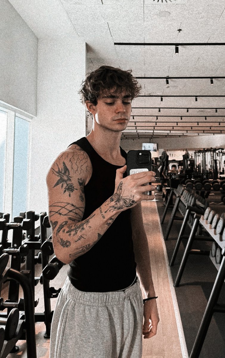 𝑬𝒕𝒉𝒂𝒏 tweet media