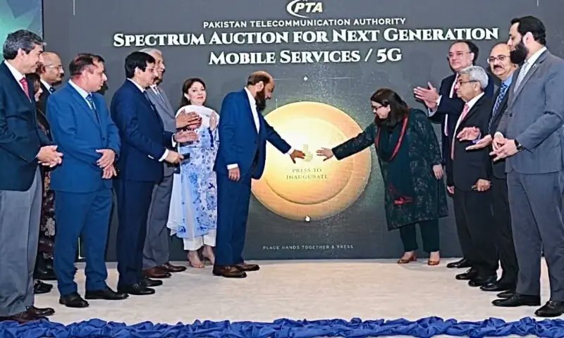 Thearcanum02's tweet image. #Pakistan has successfully concluded its #5G spectrum auction, raising $507M and allocating 480+ MHz to telecom operators. With rollout planned from mid-2026, over 200M users could benefit as 5G accelerates AI, fintech, startups, and the digital economy. #DigitalPakistan