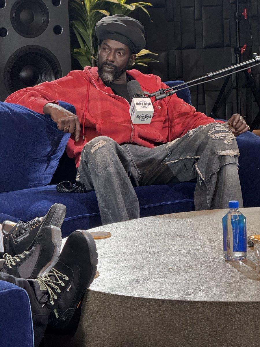 The BIG UFO tweet media