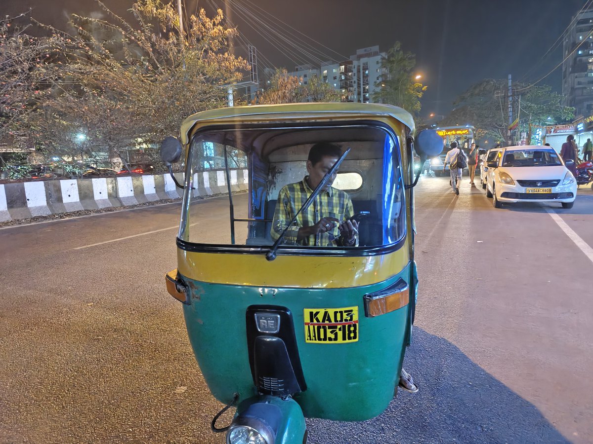 ArkaBandy2015's tweet photo. Rash driving by autos, bikes &amp; cars near Sarjapur, even in front of Bellandur traffic police. Accident risk. Please act @blrcitytraffic https://t.co/bnV3Ho7doX