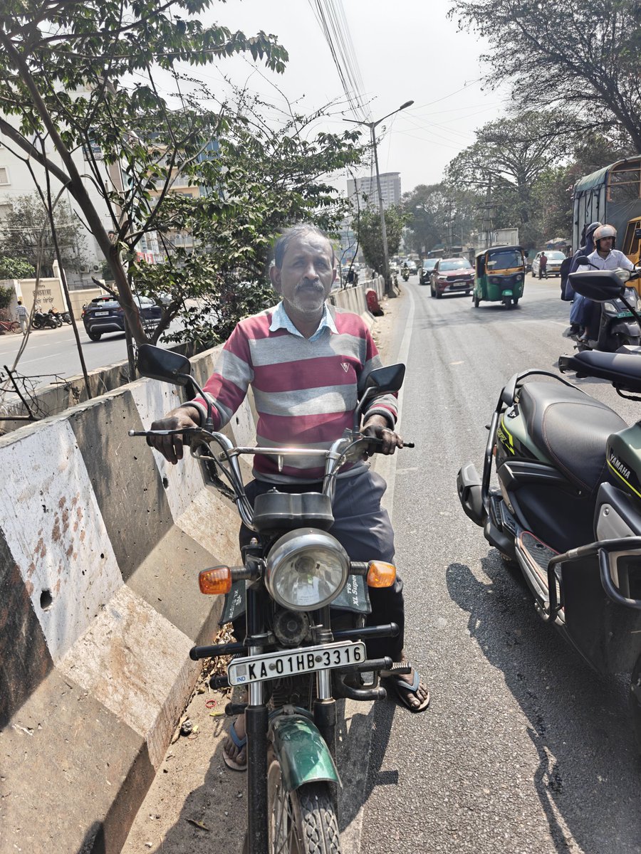 ArkaBandy2015's tweet photo. Rash driving by autos, bikes &amp; cars near Sarjapur, even in front of Bellandur traffic police. Accident risk. Please act @blrcitytraffic https://t.co/bnV3Ho7doX
