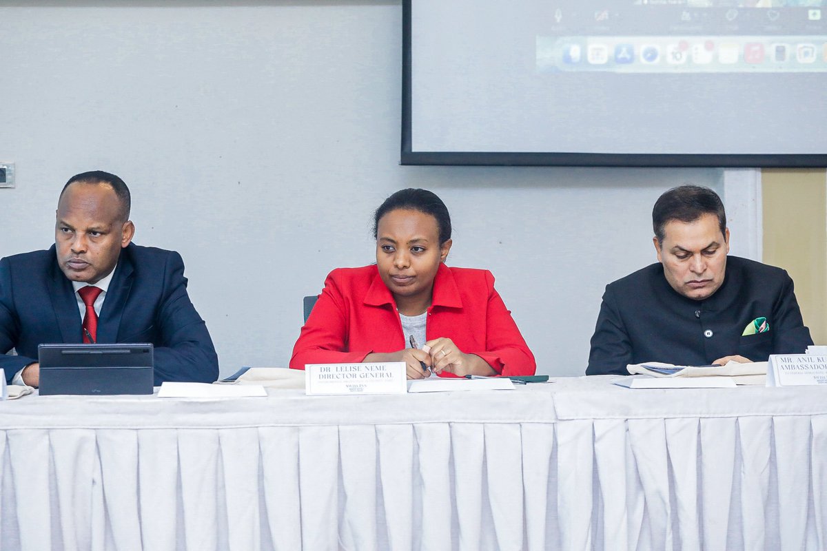 Lelise_Neme's tweet photo. #CleanEthiopia 
On the sidelines of the 8th Global Forum of Cities on Circular Economy, the Environmental Protection Authority of Ethiopia (EPA) signed a Memorandum of Understanding with the Centre for Science and Environment (CSE), New Delhi.
This partnership will strengthen technical support for improving solid waste management and advancing circular economy practices in Ethiopia. #CircularEconomy #WasteManagement #Ethiopia
@atinbiswas @FitsumAdela