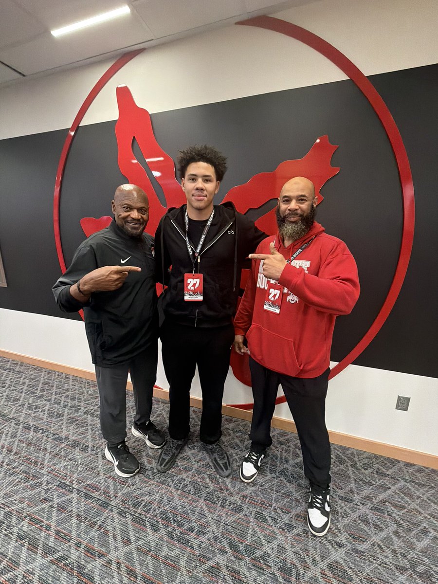 Munir Lewis tweet media