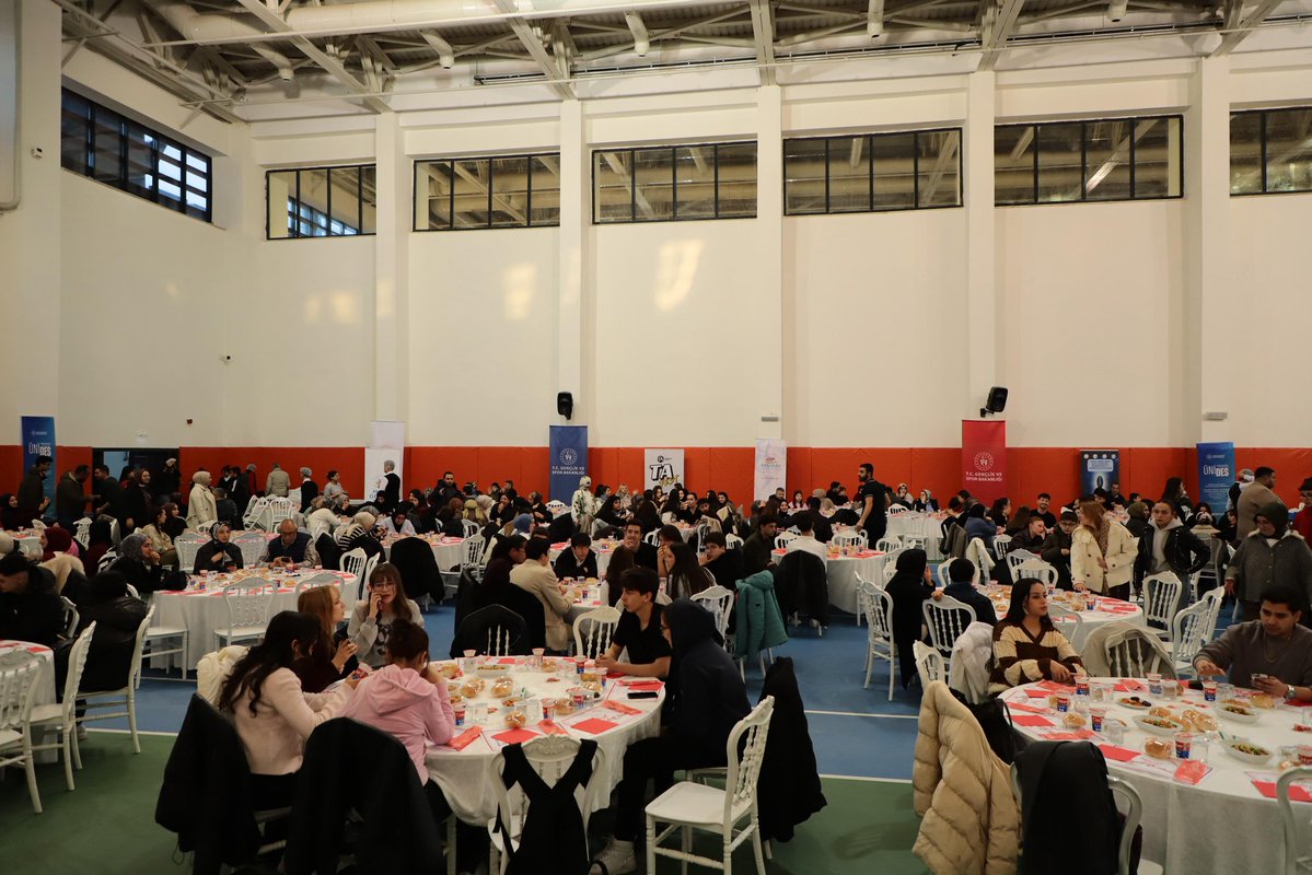 🇹🇷Gençlik Kampüs İftarı🇹🇷
Bugün iftarımızı Geleceğimizin teminatı Gençlerimizle,Sporcularımızla ve Deneyap öğrencilerimizle birlikte yaptık.Teşekkürler gençler