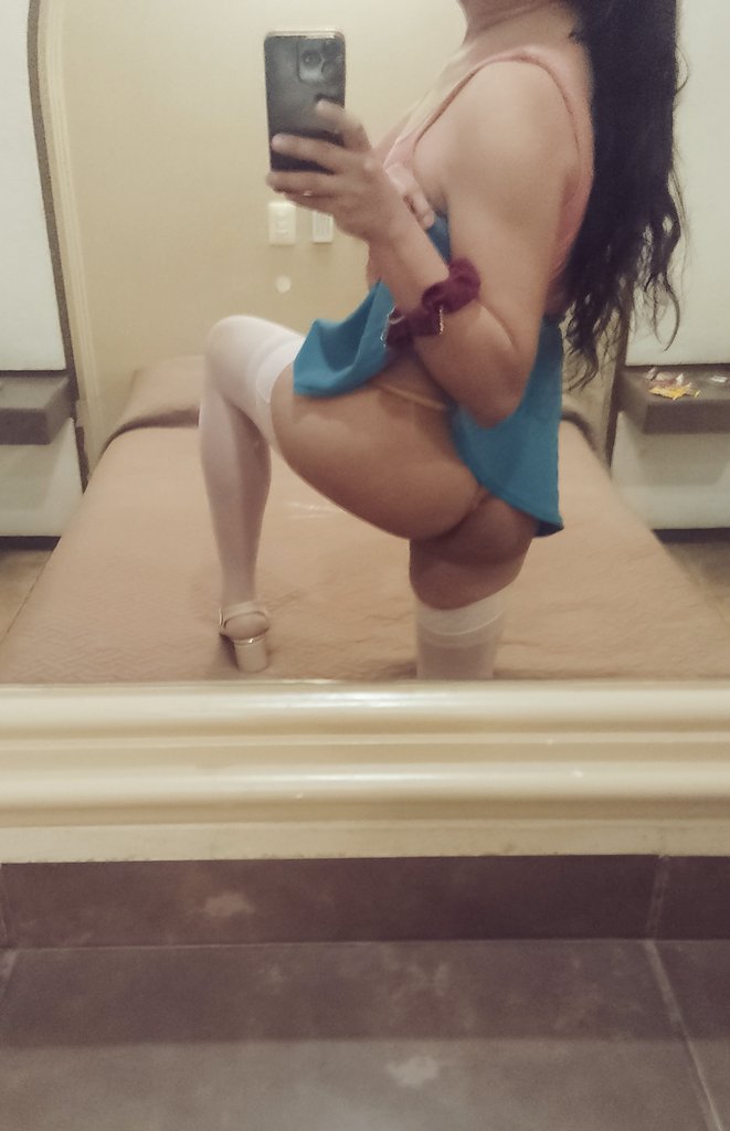Lindo martes ☺️ la ligereza de una tanga de hilo con falda uffff 🍃 qué tal estos días ya calurositos 🔆