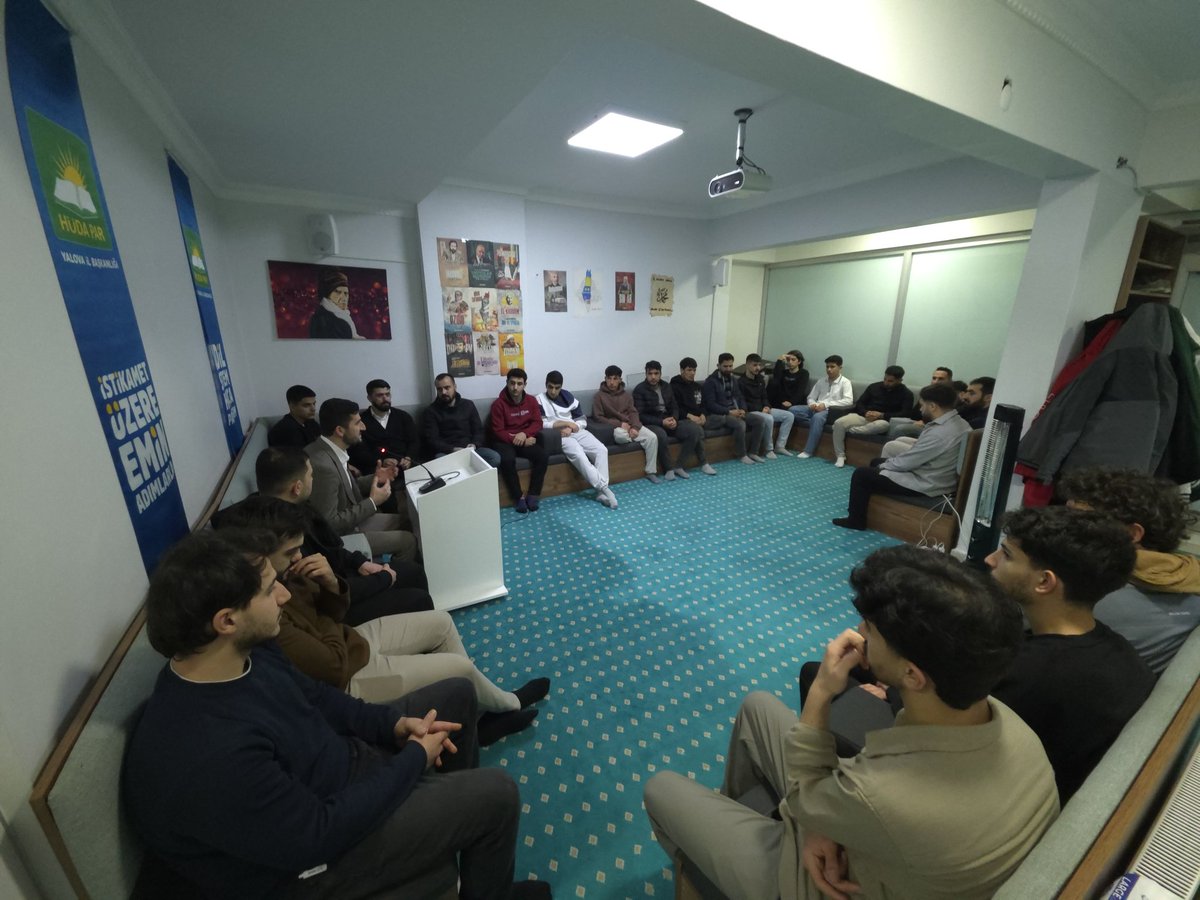 serdalozer77's tweet photo. Gençlik Kolları Genel Başkanımız Murat Günaydın’ın katılımıyla Hür Gençliğimizin düzenlediği iftar buluşmasında bir araya geldik.
Hür Gençlik; memleketin her karış toprağına iyiliği hâkim kılmak için mücadele eden bir iyilik hareketidir.
Gençliğimiz Başımızın Tacıdır. https://t.co/Tn6GKUsuG6