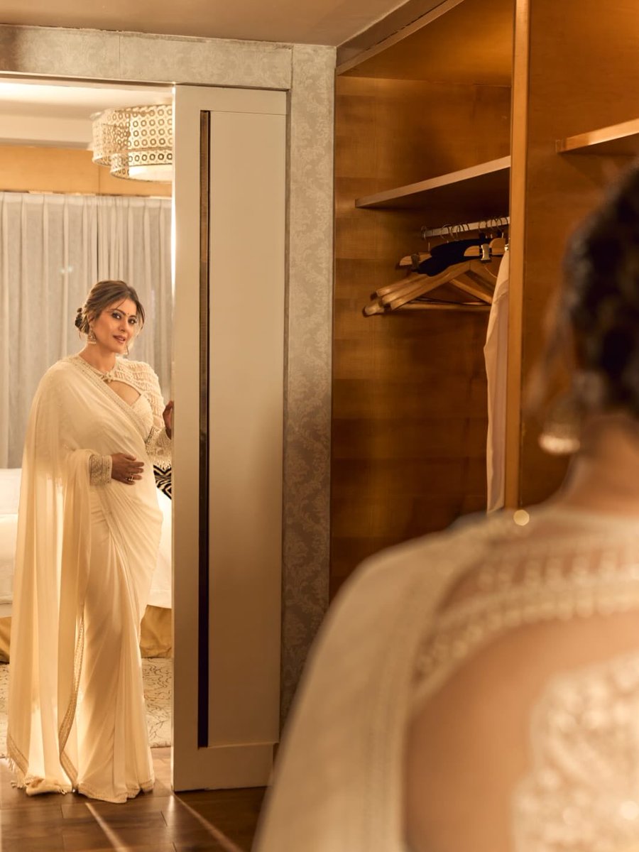 filmfare's tweet image. #Kajol radiates elegance in a breathtaking white saree.🤍💫

#FilmfareFashion