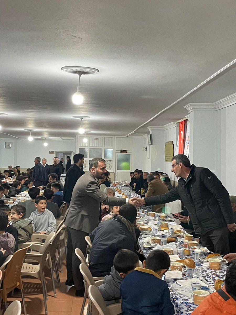 Fatihdogu1's tweet photo. 📍 Körük Mahallesi

Bugün kendi mahallem olan Körük Mahallesi’nde kıymetli hemşehrilerimizle birlikte iftarımızı açtık. Ramazan ayının bereketini ve huzurunu aynı sofrada paylaşarak güzel bir akşam geçirdik.

Samimi sohbetler eşliğinde bir araya geldiğimiz, birlik ve beraberliğimizi pekiştirdiğimiz anlamlı bir buluşma oldu. Bizleri sofralarına misafir eden ve içtenlikle ağırlayan tüm hemşehrilerimize teşekkür ediyorum.

Rabbim tuttuğumuz oruçları kabul etsin, birlik ve beraberliğimizi daim eylesin.

#Batman 
#MilletimizleNiyetimizbir 

@abuyukgumus @fnasiroglu @AvukatErsanAksu @hakanaksu058 @SansiHuseyin @72akpartibatman @akpartiibatman