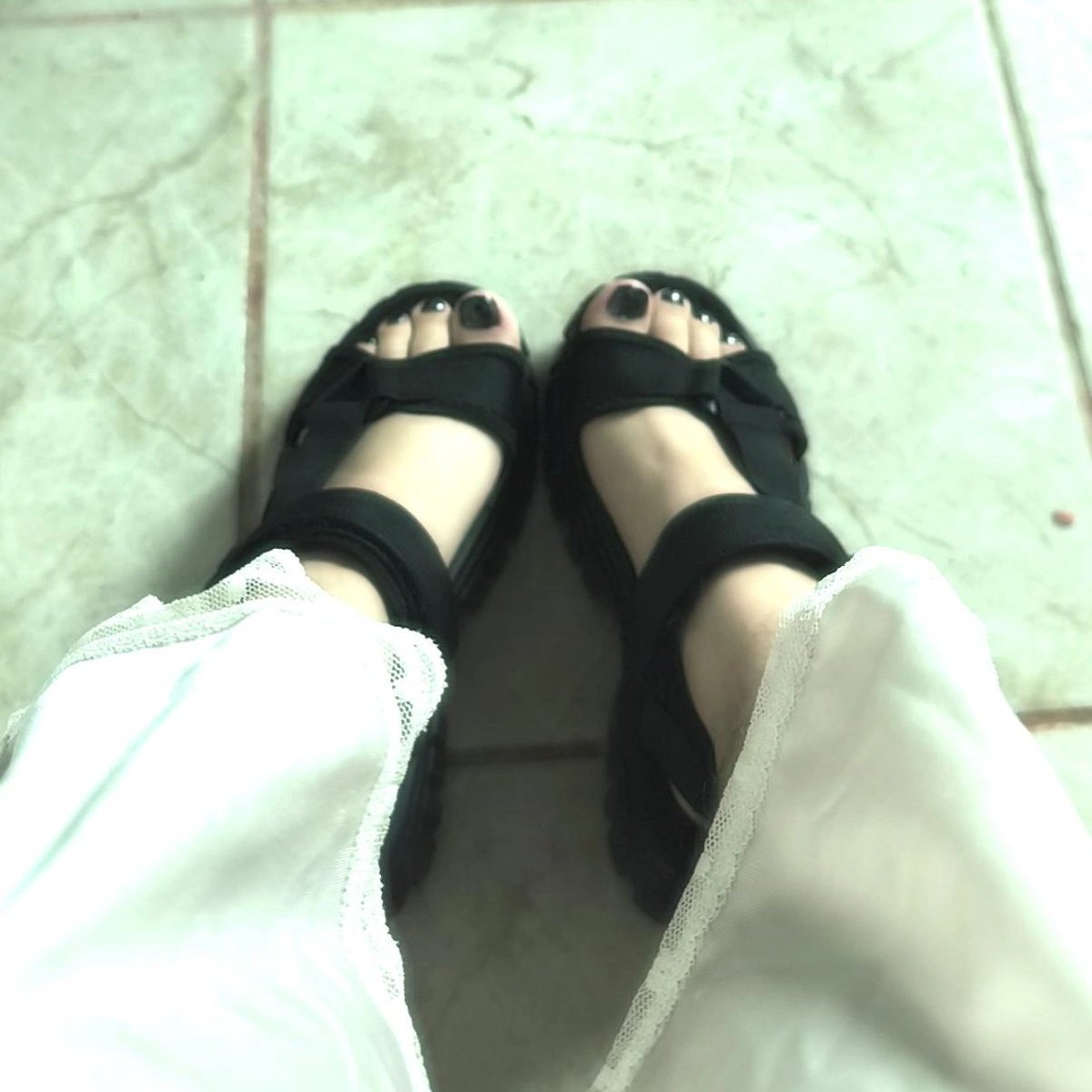 Minettespaws's tweet photo. Today I did my nails💖👣 #feetfetısh #feetworshi̇p https://t.co/tKlUym0V6l