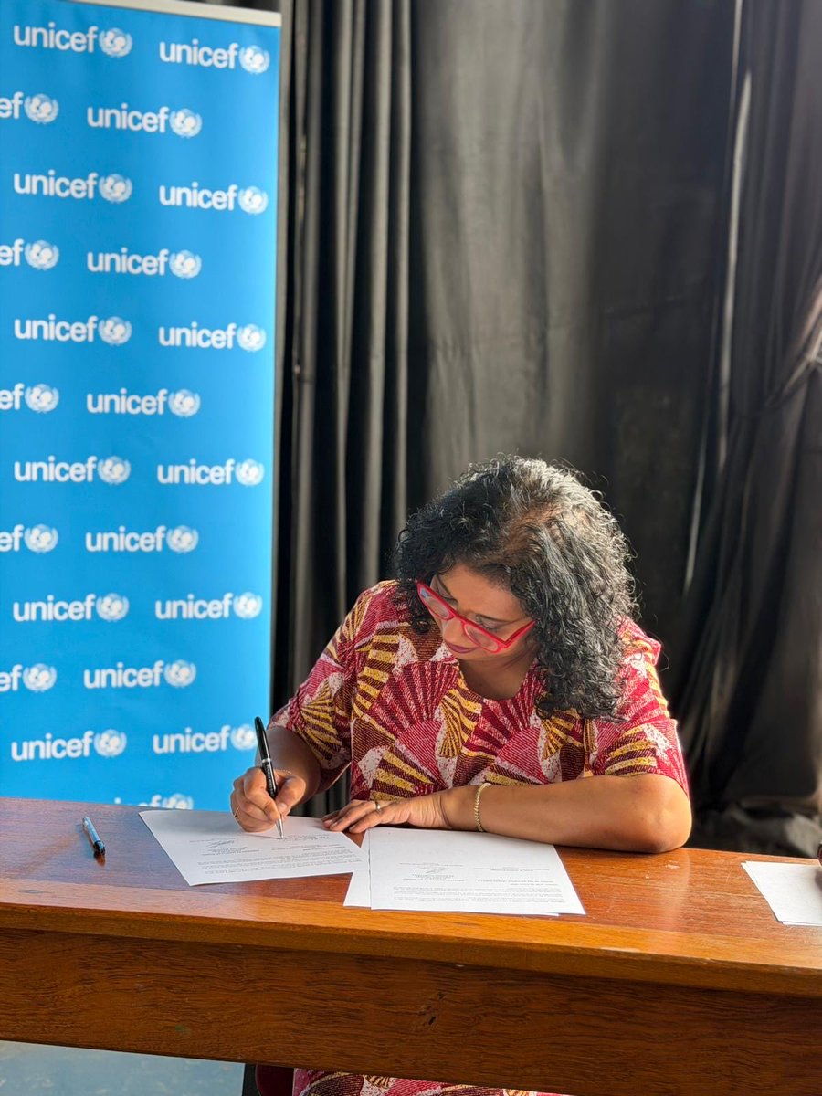 UNICEFGuineaEcu's tweet photo. Renovamos nuestra alianza con el @ifmalabo  para seguir trabajando juntos en áreas como educación, protección de la infancia, medio ambiente, comunicación y participación juvenil, impulsando proyectos que generen un impacto real en la vida de niñas, niños y jóvenes. https://t.co/TOh8M2PRd8