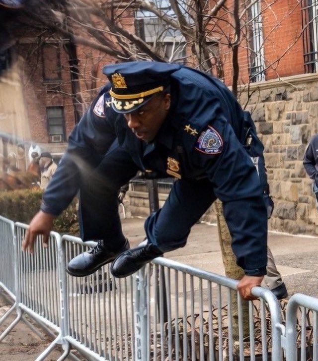 🚨 NYPD Chief Aaron Edwards

American Hero
First Class Father