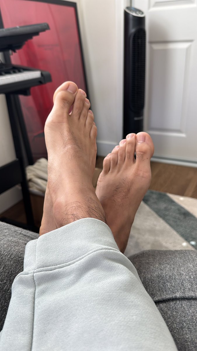 FriendsWhoFeet's tweet photo. Casual WFH day https://t.co/tTRIR5OIOU