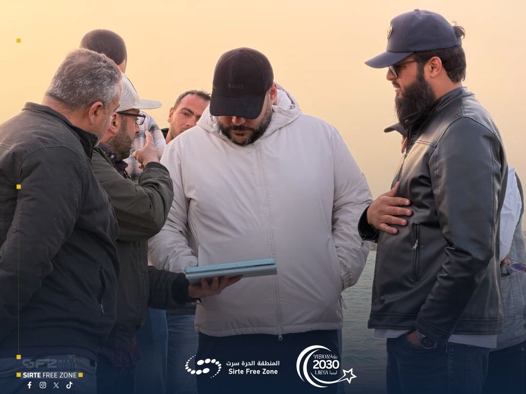 المدير العام يتفقد المنطقة الحرة سرت

أجرى المدير العام د. محمود الفرجاني زيارة تفقدية للمنطقة الحرة سرت، شملت ميناء المنطقة الحرة ومواقع العمل بالمشروع. واطّلع على سير تنفيذ الرصيف الجنوبي للحاويات بطول 570 مترًا، إضافة إلى متابعة المباني الإدارية الجاري تنفيذها والمنجزة.#SFZ