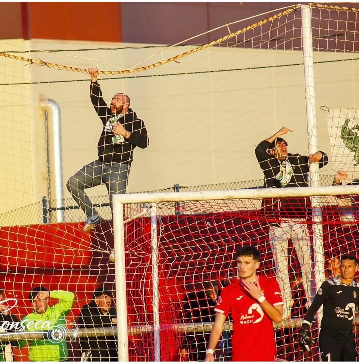 <a href="/kupenismo_/">Kupenismo🦅</a> <a href="/BorjaBardera/">Bardera</a> Esto son aficionados del Toledo en Sonseca