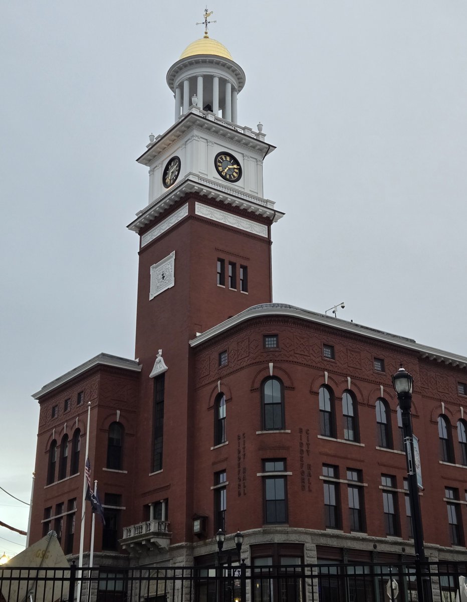 City eyes hiring consultant to help 'right the ship' biddeford-gazette.com/2026/03/10/cit…