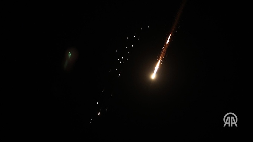 Irani nis sulme të reja me raketa ndaj Izraelit, një raketë bie pranë Kudsit 
🔗v.aa.com.tr/3858685