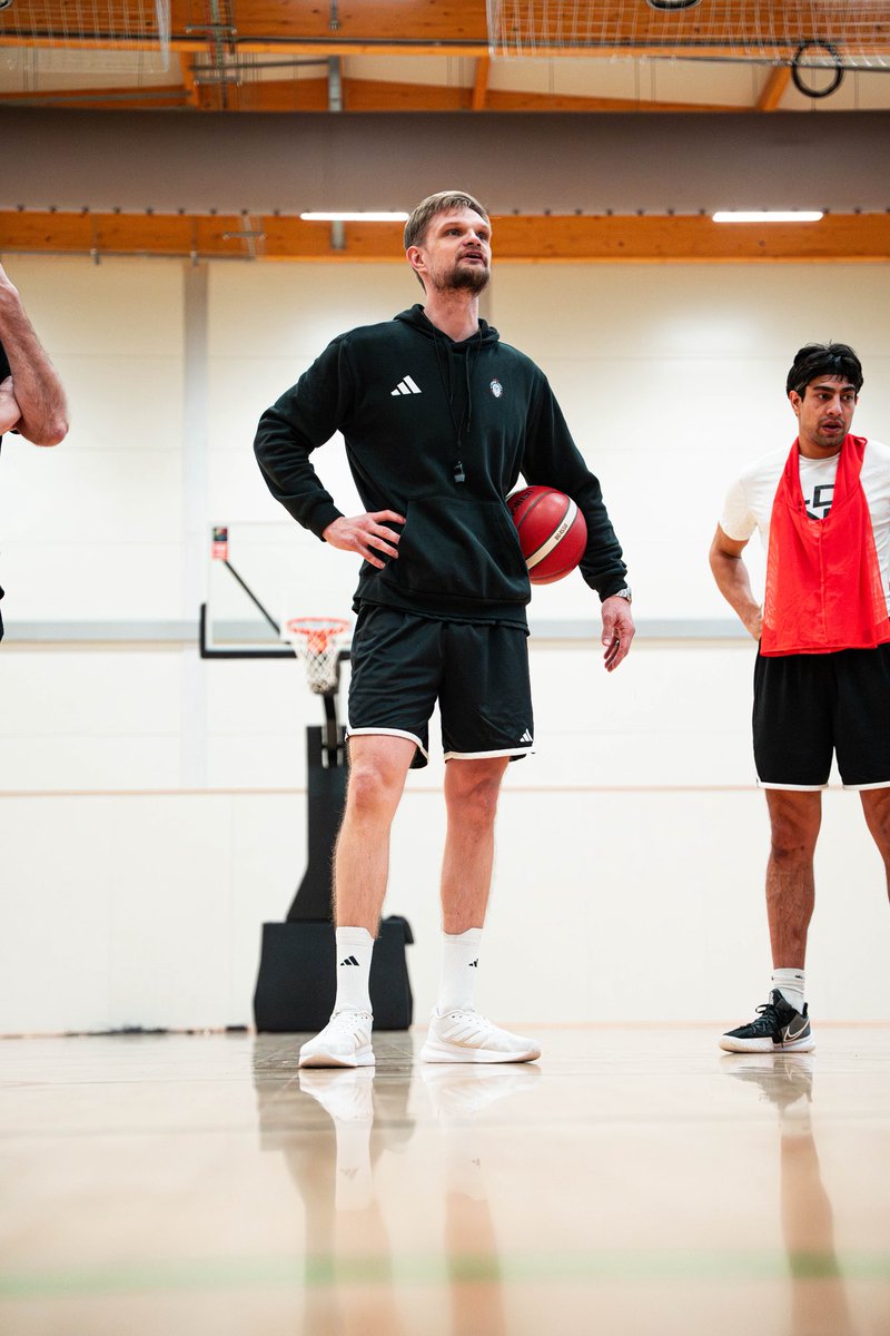 London Lions Basketball tweet media