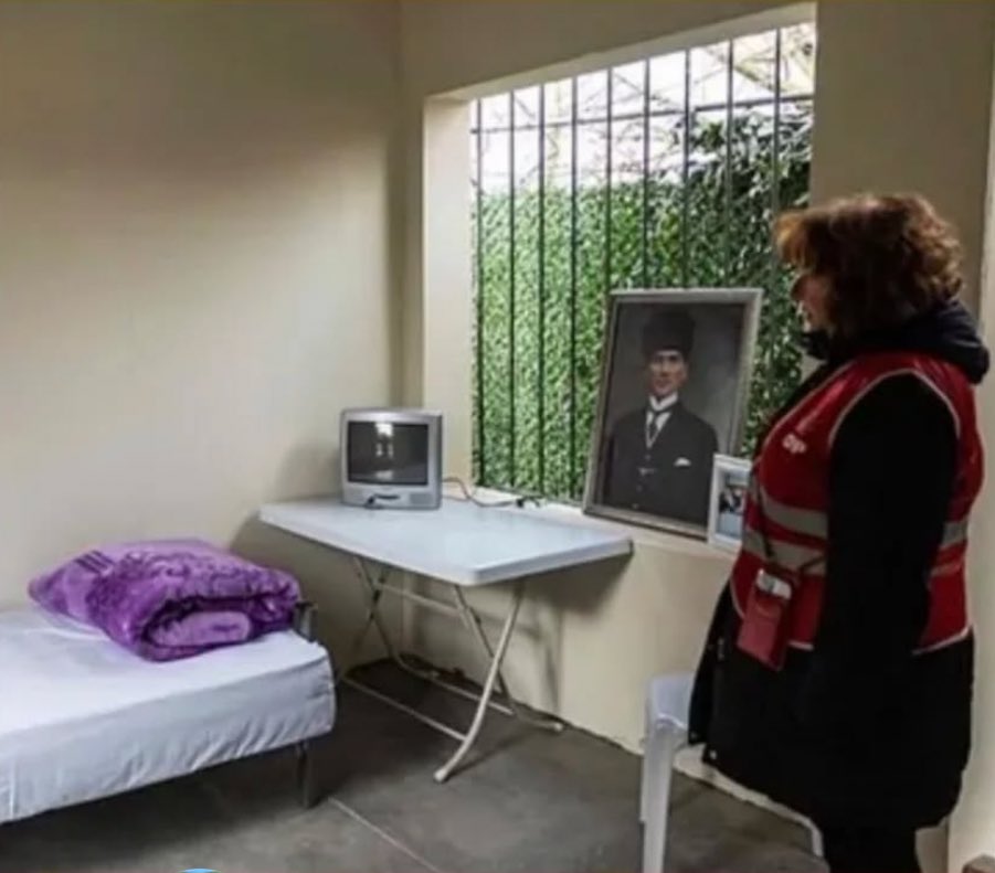 Chp nin bu gün açılışını yaptığı hıhrız baba Türbesi hayırlı olsun. Wc taşına yüz sürmek isteyen KamalİT dostlar için yer silivri cezaevi. 😃 😃 😃 

Ekrem İmamoğlu Victor Oshimen Fatih Terim #GSvLIV Barış Alper Bir Fenerbahçeli Mossad S-400