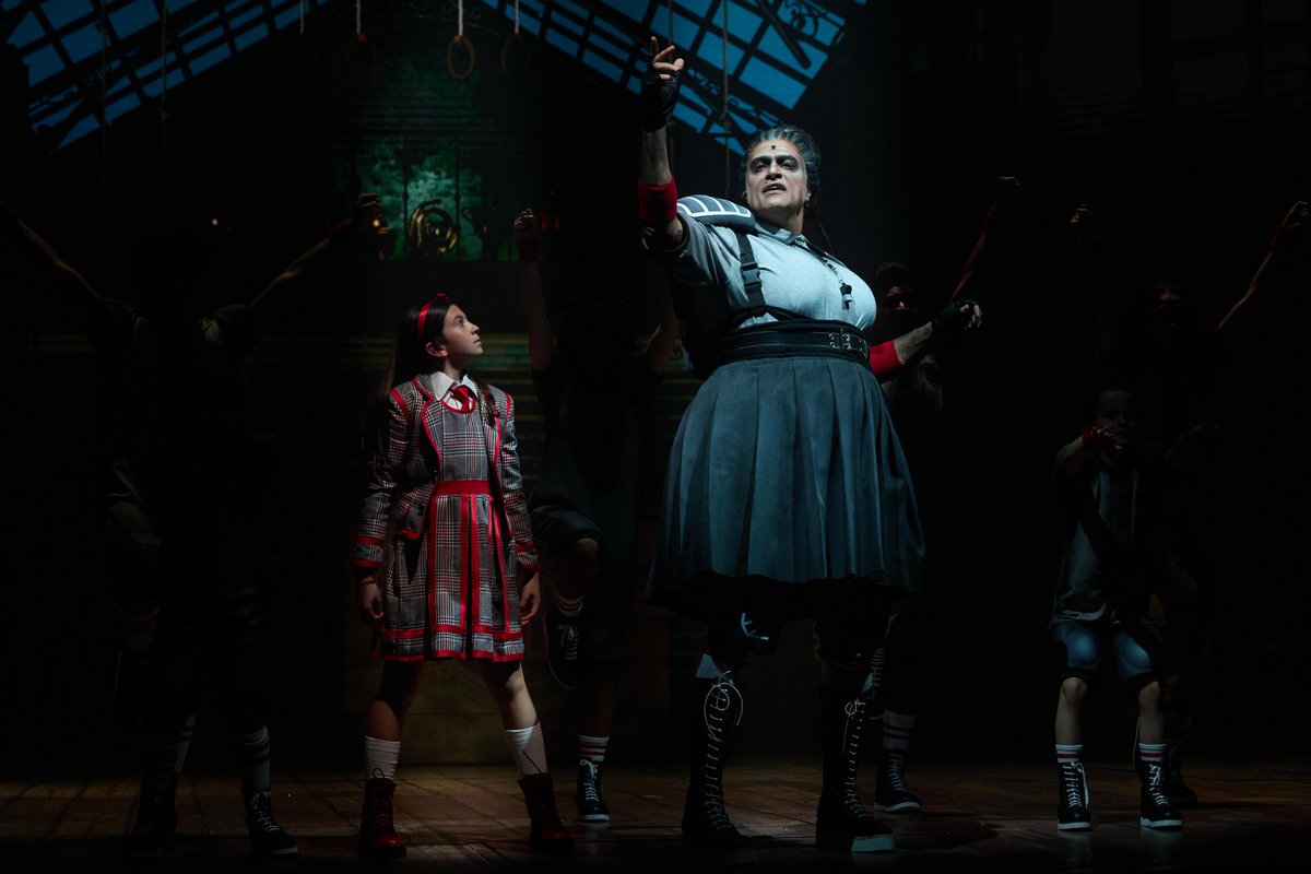 venalteatroMX's tweet photo. Tenemos las primeras imágenes oficiales de Matilda El Musical 🎭
La esperada producción de Alejandro Gou, que estrenará el próximo 13 de marzo en el Centro Cultural Teatro 1.
📸: @gouphotography
#matildaelmusical #jaimecamil #laracanmpos https://t.co/WJSMGXzxXl