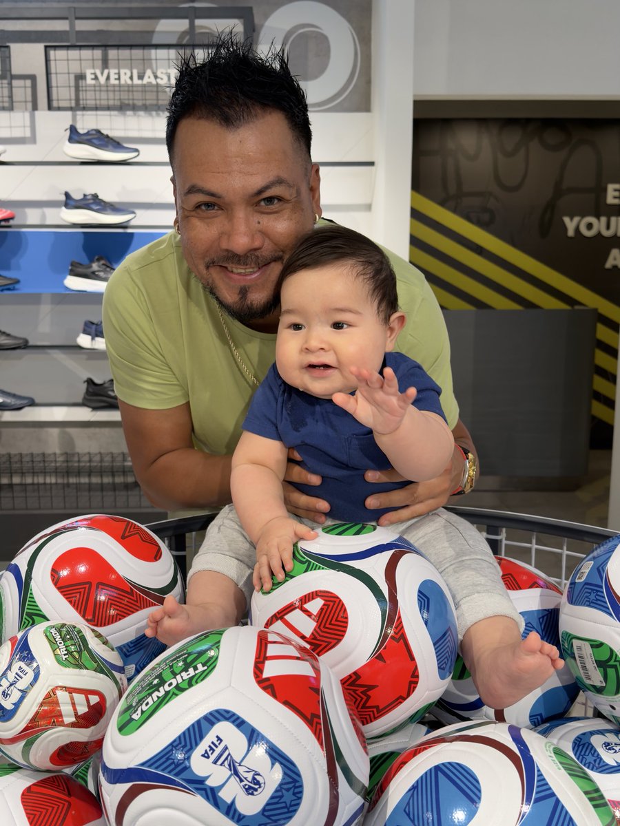 JonathanReyes23's tweet photo. Modo #worldcup 26 https://t.co/50cvezhgJG