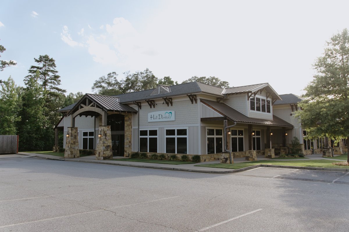 BFrogLLC's tweet image. Dreaming of a practice that looks like this? It’s more possible than you think. Our team of experts is here to partner with you and turn your vision into reality. Ready to get started? Visit bfrog.net to connect with us today!

#bluefrog #dental #designbuild