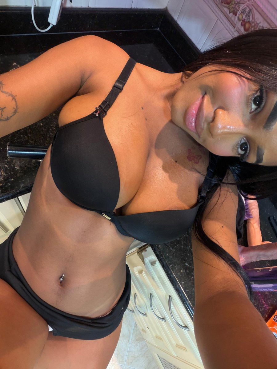 JulitPink tweet media