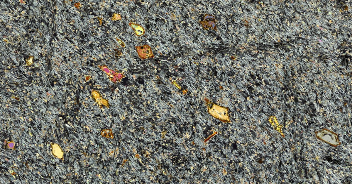 giga_macro's tweet photo. Creating AI models for mineral identification requires consistent imaging. Magnify²’s multi‑lighting, focus stacking and 16 µm XY positioning enable repeatable captures. From thin section to segmentation, we produce thousands of labelled patches to train robust classifiers. https://t.co/prBNRANhKg