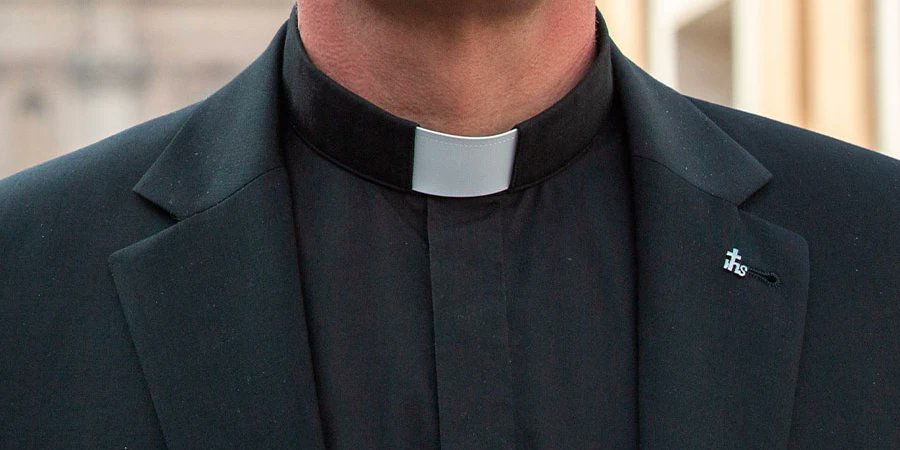 Oh Dios danos sacerdotes conformes a tu corazón.
Sacerdotes que sean pastores con olor a oveja.
Sacerdotes fieles, piadosos, doctos, entregados, ¡alegres!” <a href="/autorcatolico/">Autor católico</a> <a href="/padrecharly/">P. Charly CJM</a> <a href="/ProfEmilioMart1/">Fr. Emilio José Martínez</a>