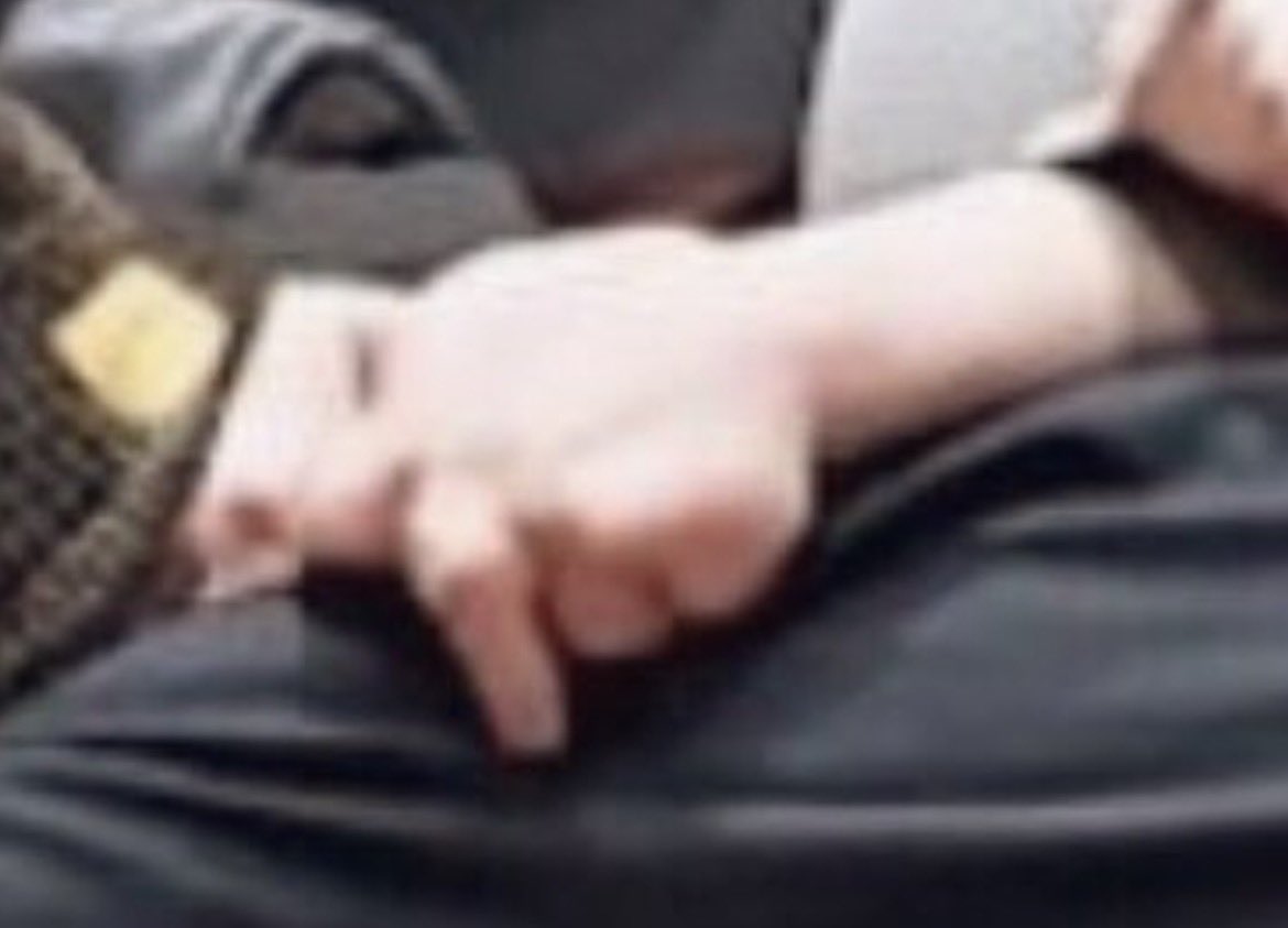 <a href="/JK_HiroJINarmy/">JK@JIN_HIRO</a> <a href="/lolipopp000000/">🐶</a> I don’t remember hands looking like this, stop putting BTS on AI to debunk rumors