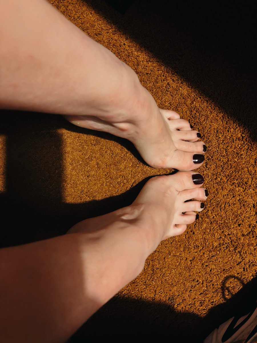 ShadowLuna_'s tweet photo. Those legs tho..😏
#feetfetish #feetmodel #mymmodel https://t.co/H9VsRi2CL2