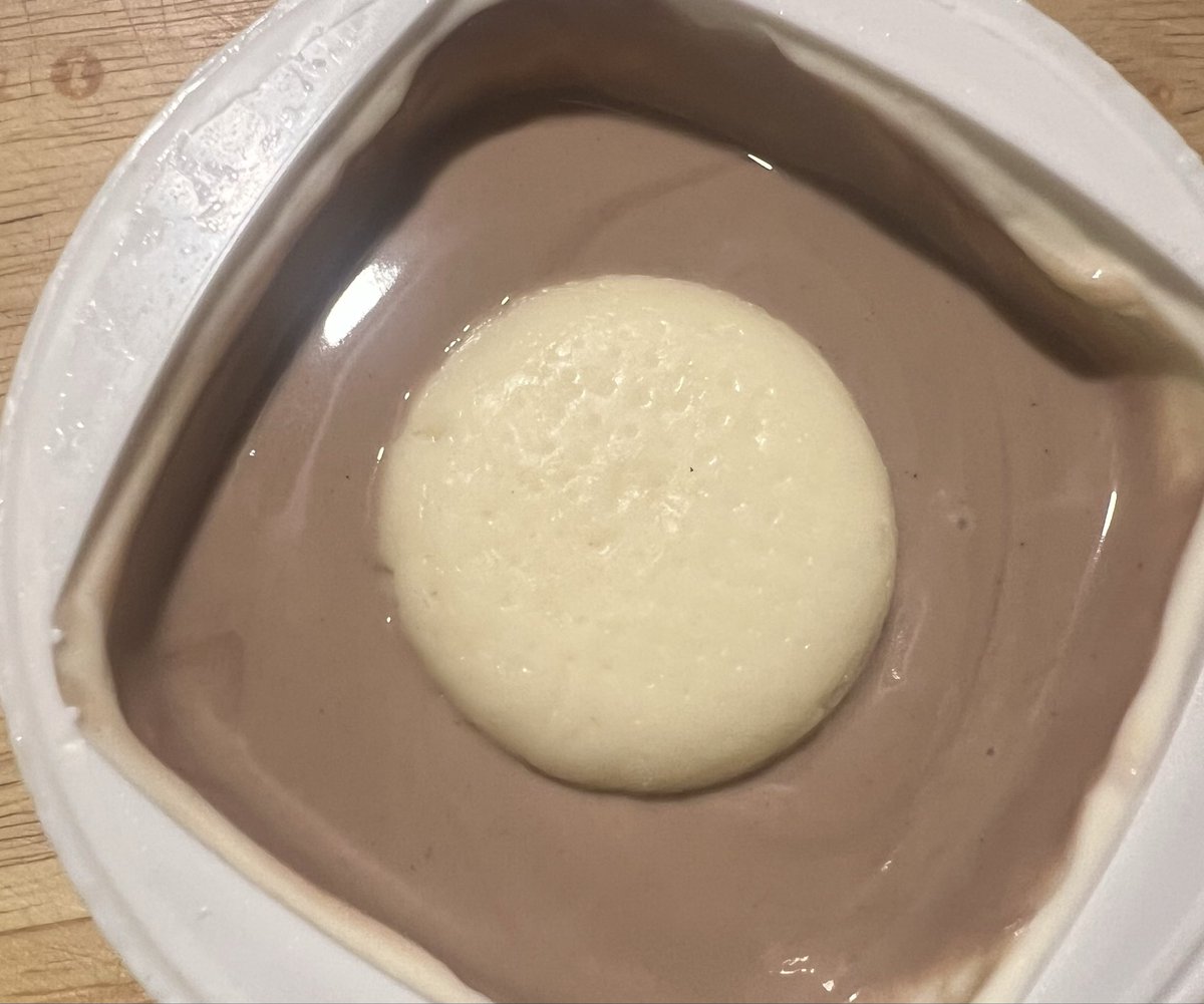 Wenn das Beste aus zwei Welten zusammen kommt 🤝😎. Babybel mit Monte 🧀🍫🫶.

Was sind eure wildesten Food Cravings 👀🍓🐍?