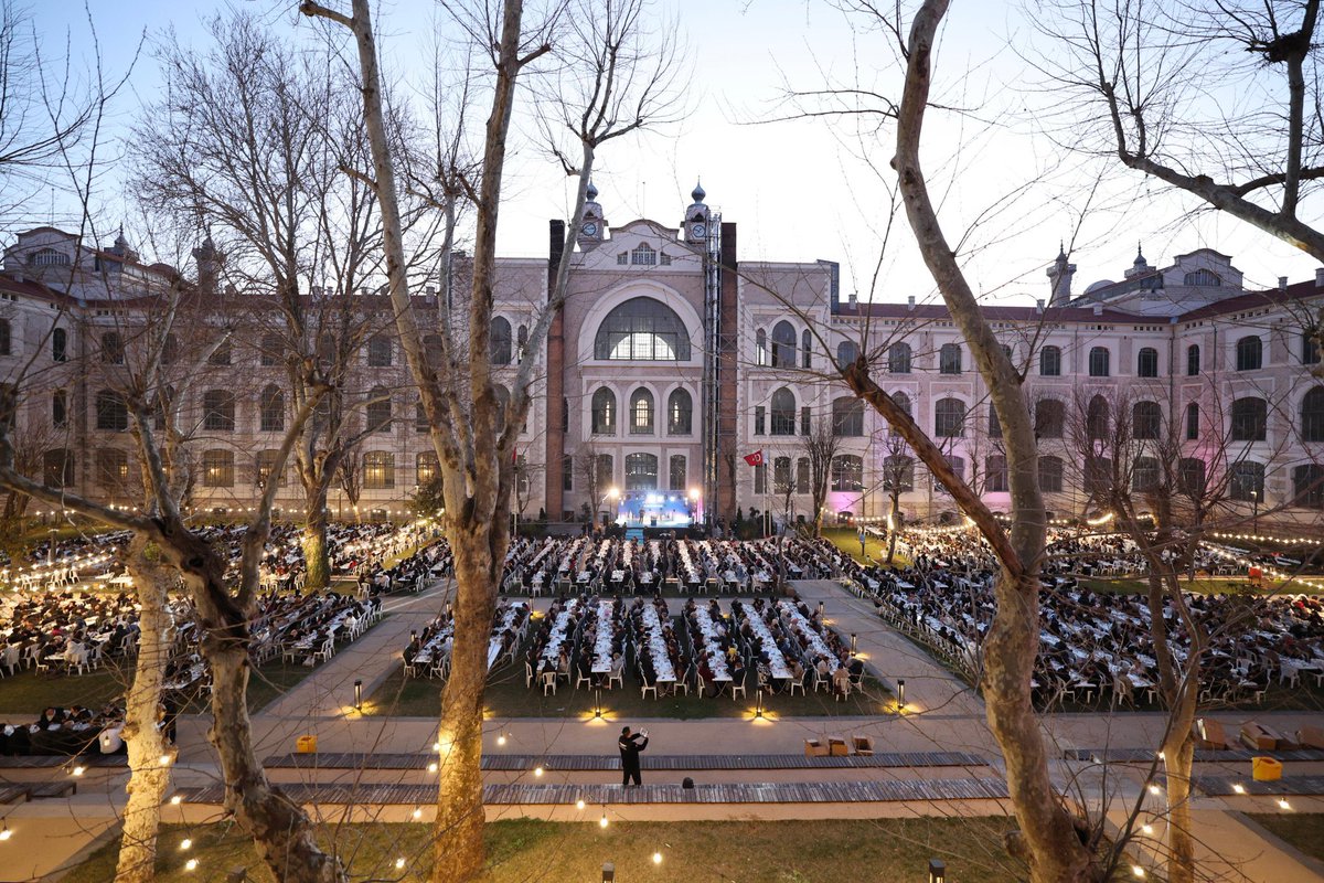 📍 Sağlık Bilimleri Üniversitesi

Çalışma ve Sosyal Güvenlik Bakanımız Sayın <a href="/isikhanvedat/">Prof. Dr. Vedat Işıkhan</a>’ın katılımlarıyla, iftar sofrasında Sağlık Bilimleri Üniversitesinde okuyan öğrenci arkadaşlarımızla bir araya geldik.

Ramazan’ın bereketini kardeşlik ruhuyla aynı sofrada paylaştık.
