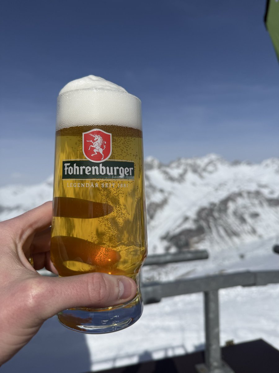 JamesDomino's tweet photo. Might be top 3 location-based pint scenarios https://t.co/t8Y7tBXWJm