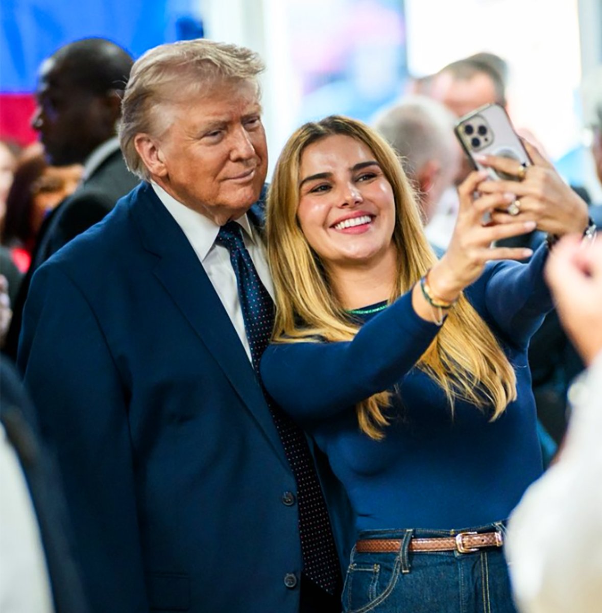 LOOK AT THAT HANDSOME PRESIDENT!!!😎🇺🇸😍😍😍