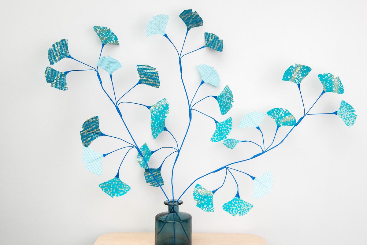 fineglace's tweet image. 50 nuances de bleu 
Du clair , du turquoise , du foncé …. 
En boucles d’oreilles , en bouquet , en volière , en mini volière , en mobile …. 
#bleu #blue #japon #déco