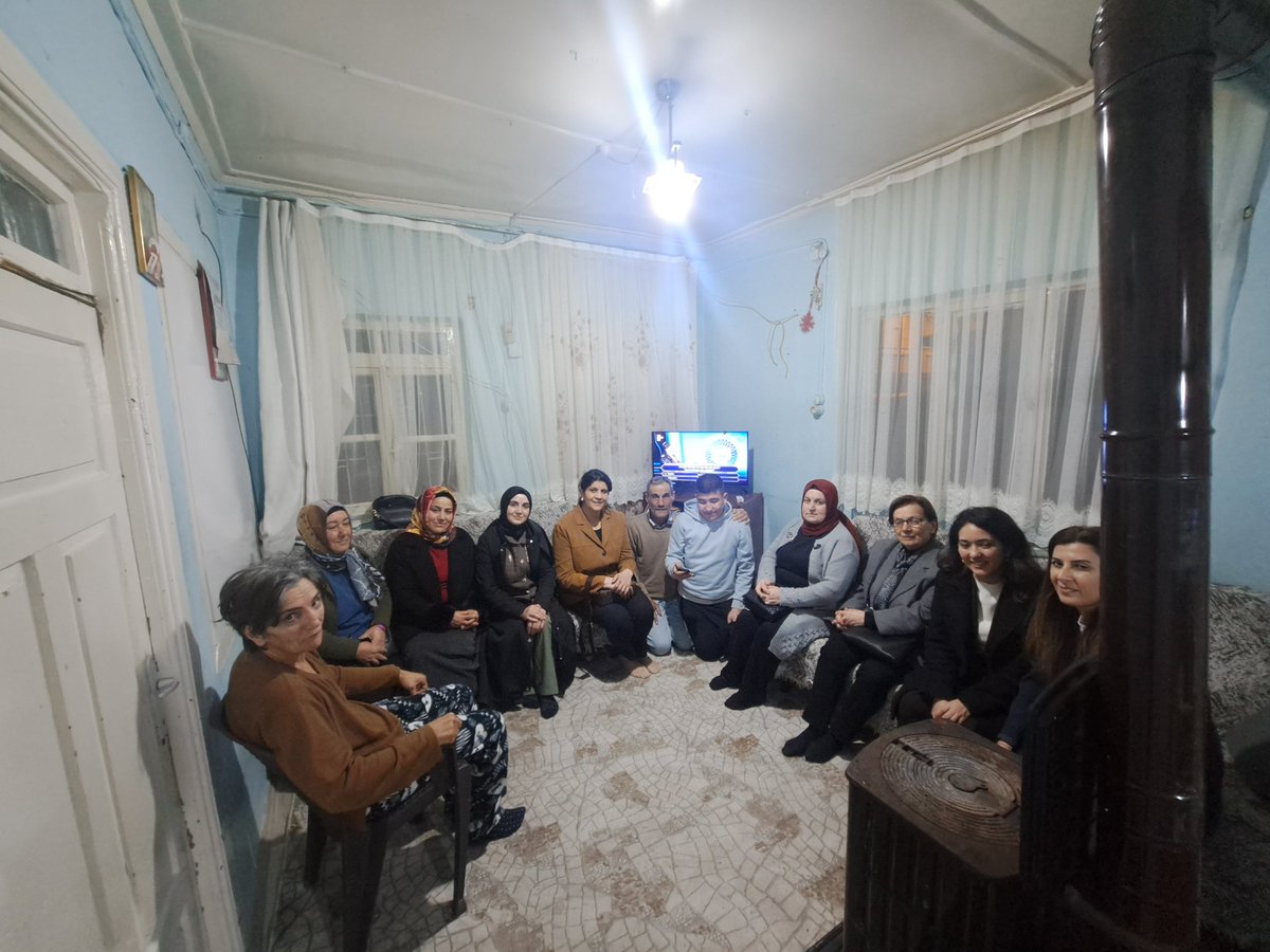 AkkadinSh's tweet photo. Sultanhisar Akkadınlar olarak .
Aydın sosyal politika birim Başkanımız Sayın Hatice PALAK, il kadın kulları Başkanımız Sayın Şahika EDREMİT  koordinatörlerimiz Sn.Ayşe ARBAÇ ve Vesile KATIRCI. Ana kademe yönetim kurulu üyemiz Sn Esen SALİM,ile birlikte https://t.co/umjj31YHjN