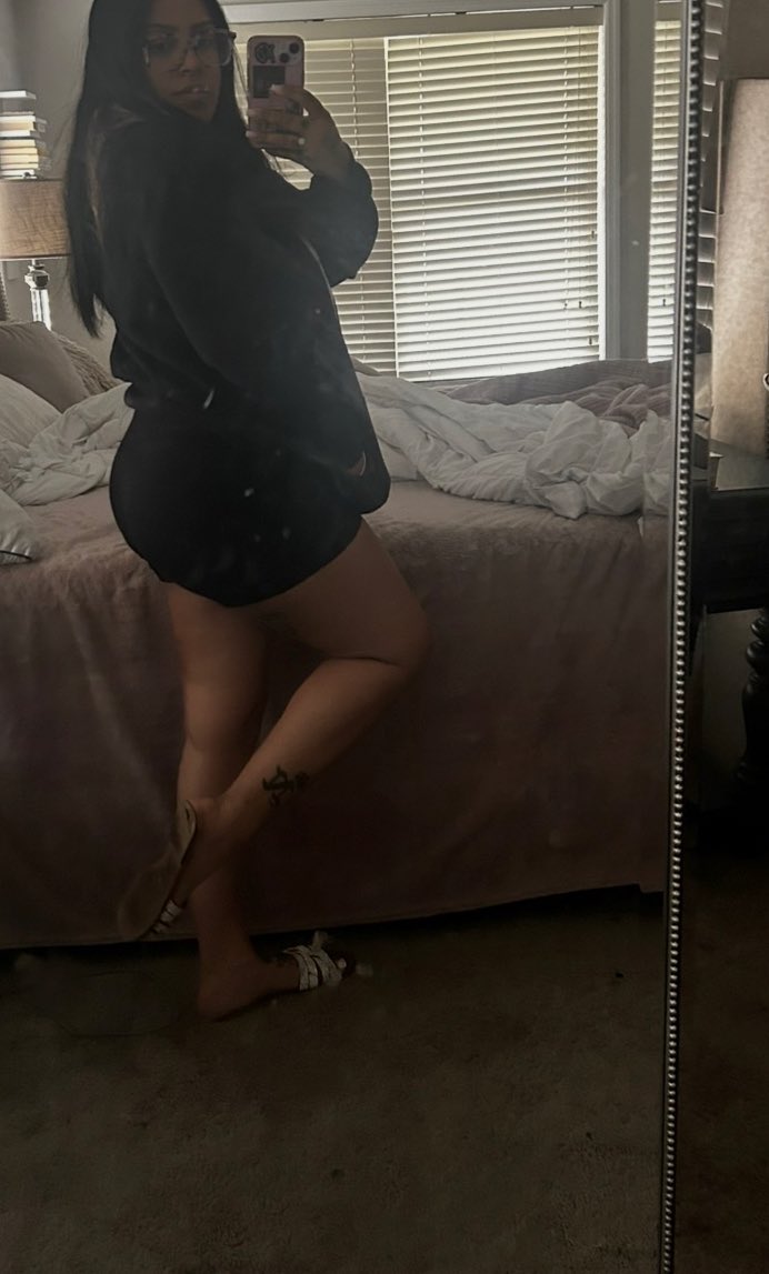goddessjaycess's tweet photo. The bottom of my shoe isn’t gonna lick itself bitch boy 👸🏻🐳

#findom #paypig #cashcow https://t.co/APImVQ3NhX