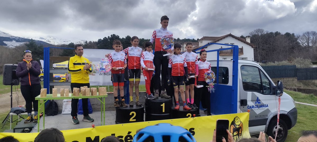 FCiclismoCyL's tweet image. 🚵‍♂️🏆 Los mejores ciclistas de base se coronaron en Béjar en el Campeonato de Castilla y León BTT Escuelas.

Gran jornada para el ciclismo base de nuestra Comunidad.

#yosoyciclista #ciclismocyl #BTT #Escuelas #FederaciónCyL