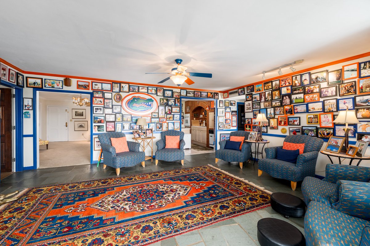 Zillow Gone Wild 🏡 tweet media