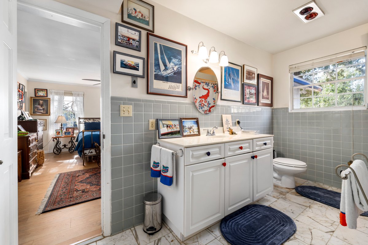 Zillow Gone Wild 🏡 tweet media