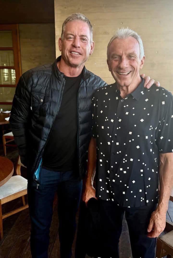FBGreatMoments's tweet image. Troy Aikman &amp;amp; Joe Montana.